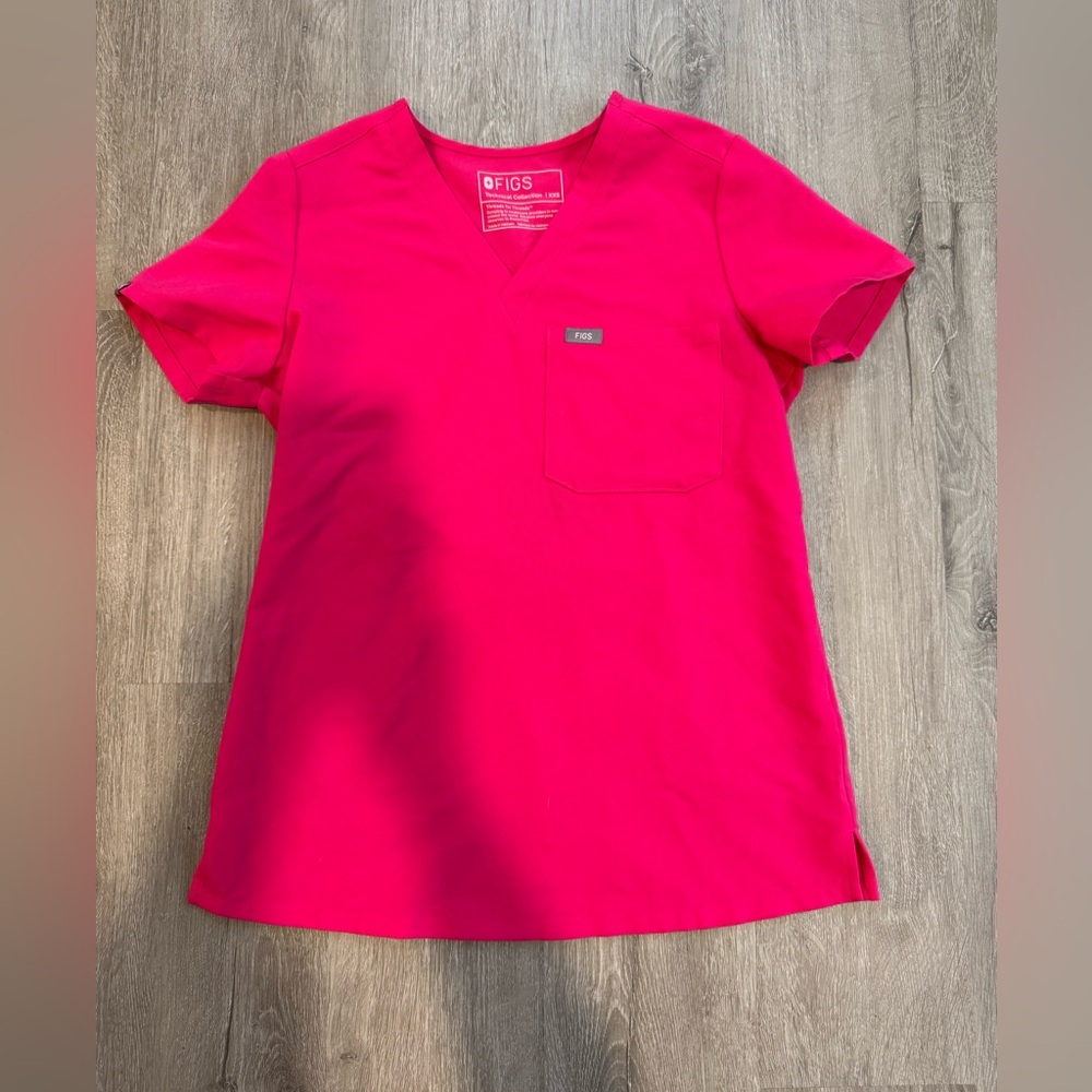 Figs Women’s Catarina Scrub Top — Shocking Pink